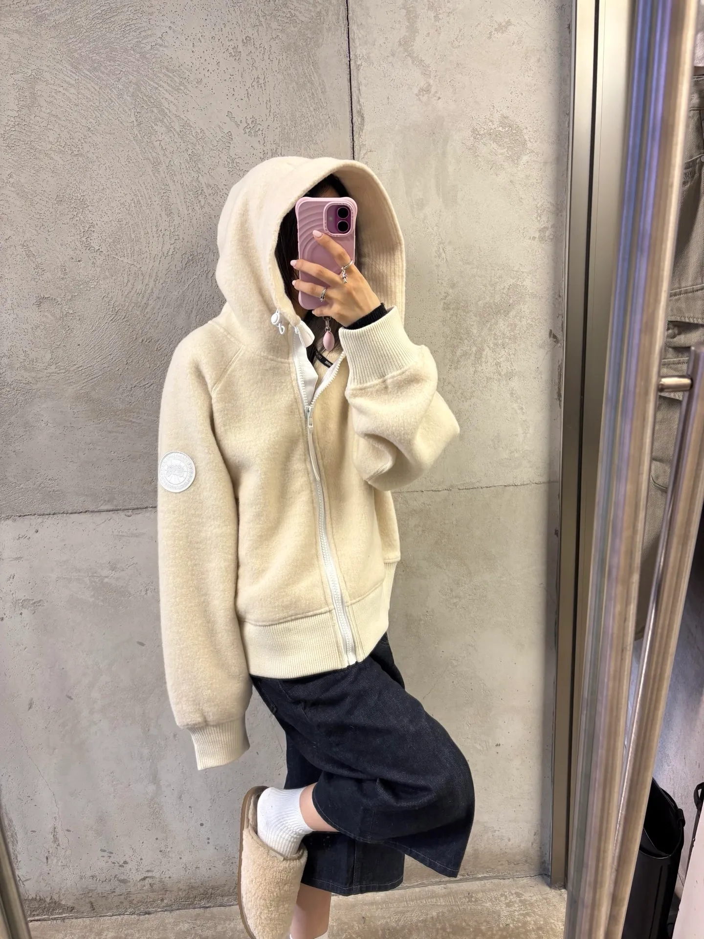P660 Big Goose White Label Hooded Cashmere Sweatshirt Jacket [Original Mold] [Perfectly Restored] Canada Goose Canada Goose SS22 Chilliwack Humanature 01 Logo Label Zipper Drawstring Hooded Fleece Long Sleeve Bomber Jacket 7102W1 Exclusively customized wool fabric. Only compared with ZP. The popularity of this season’s new style does not require any elaboration. The fabric is warm and comfortable long plush. It is easy to put on and take off. High-tech breathable space cotton liner. It makes the entire garment very stiff and soft, comfortable and lightweight at the same time. Breathable, soft, not sweaty, lightweight, stylish, and non-deformable. The iconic double-striped reflective strips are designed behind the collar and hood. No detail is missed. High-density goose badge. All threaded accessories are customized. Three colors to choose from. Each one is super western. The upper body effect is very high-end. The loose version is not bloated at all. It is quite fashionable. It can be said that it is a very unique design. This year's must-have style is the same for men and women🔥 Color: black color code, dark gray, goose egg yolk Size: XS.-M